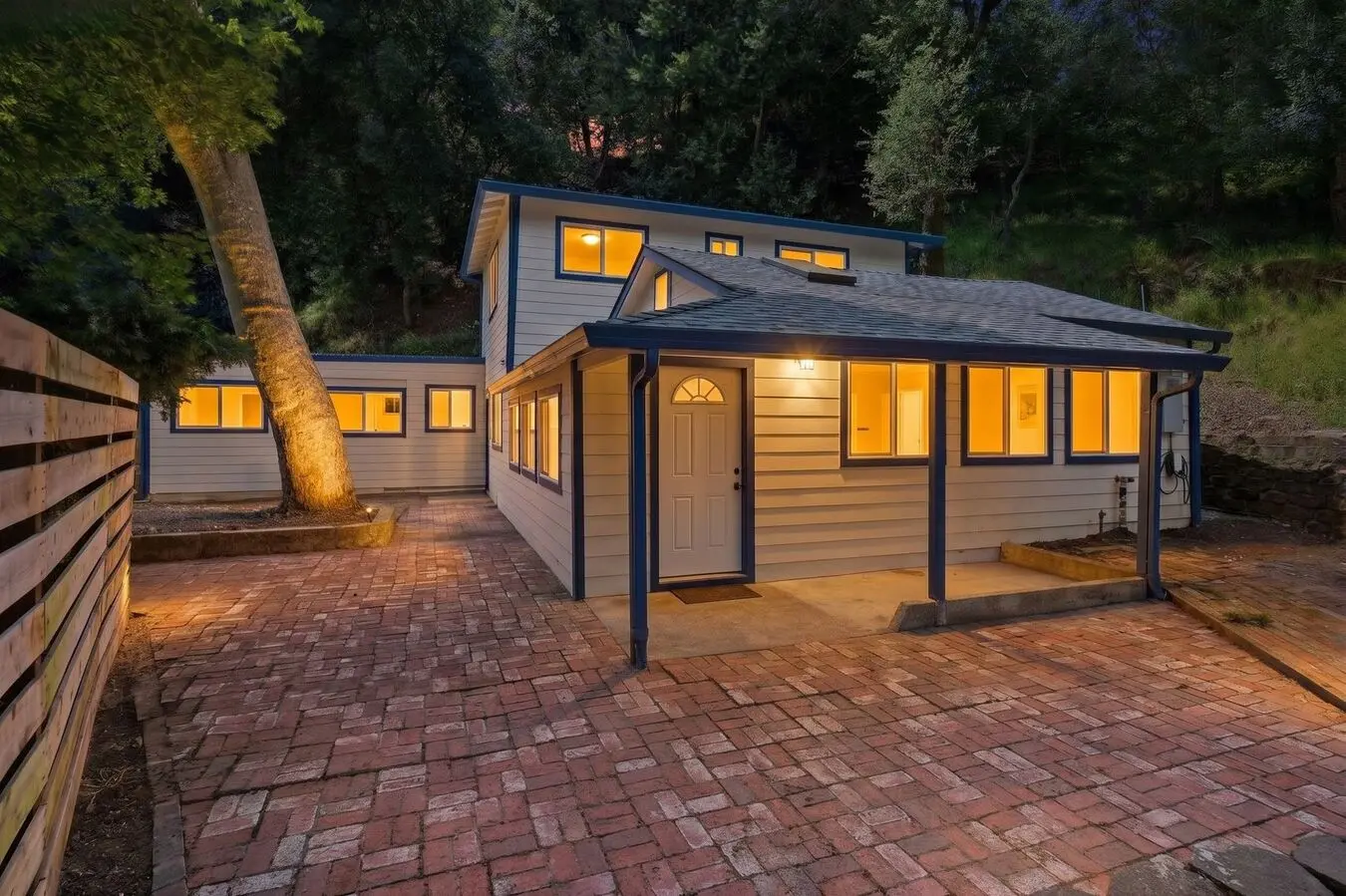Just Renovated! Modern Retreat In Scenic Kilkare Woods