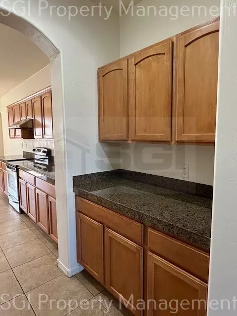 13653 W Crocus Dr photo 2