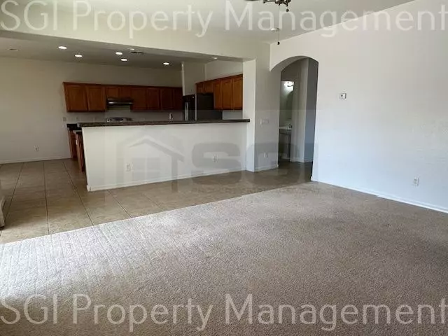 13653 W Crocus Dr photo 4