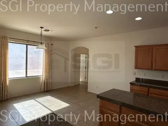 13653 W Crocus Dr photo 3