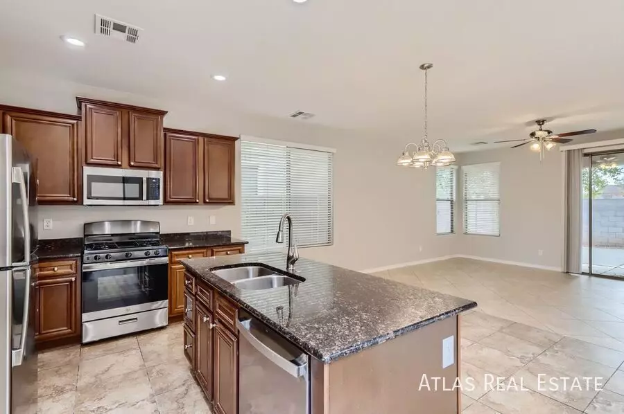 14551 W Port Royale Ln Surprise, AZ 85379 photo 5