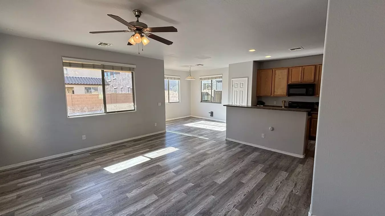 14719 W Poinsettia DR photo 4