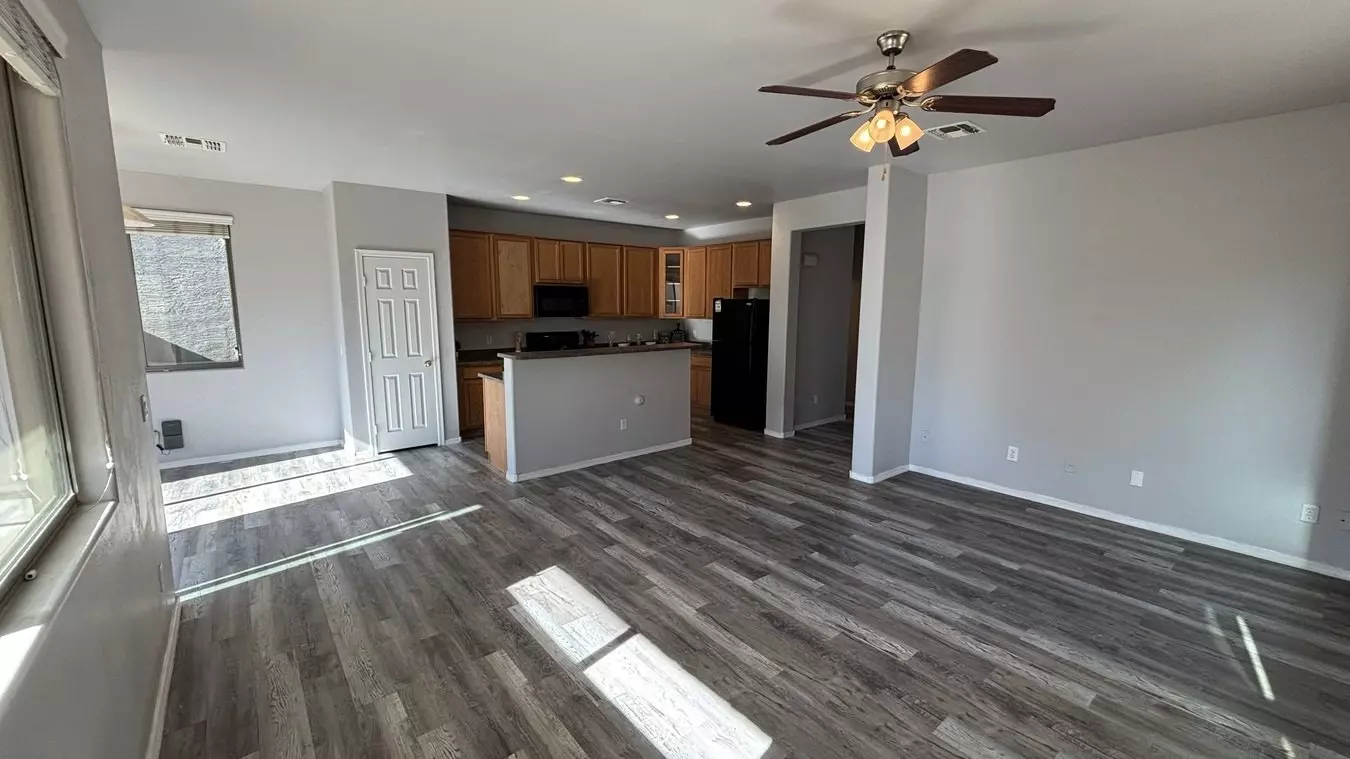 14719 W Poinsettia DR photo 5