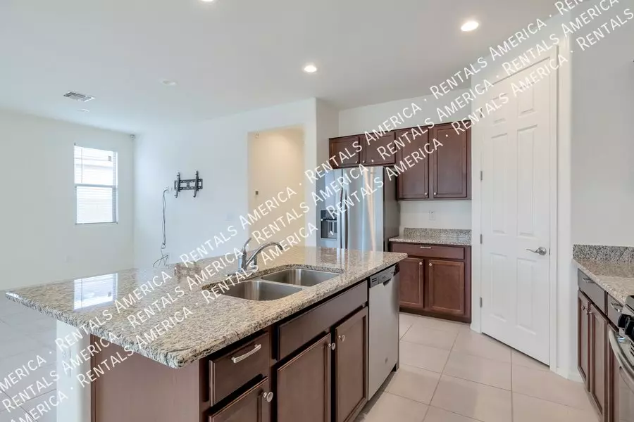 16614 West Shangri La Road, Surprise, AZ 85388 photo 5