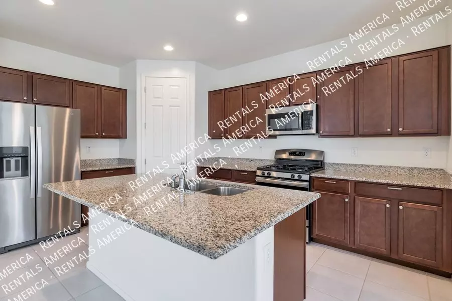 16614 West Shangri La Road, Surprise, AZ 85388 photo 4