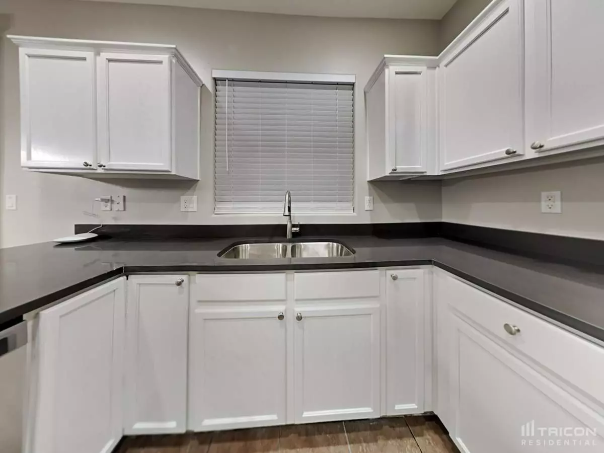 17003 West Northampton Road, Surprise, AZ 85374 photo 4