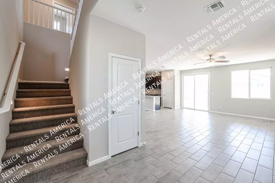 17337 W Daley Ln photo 4