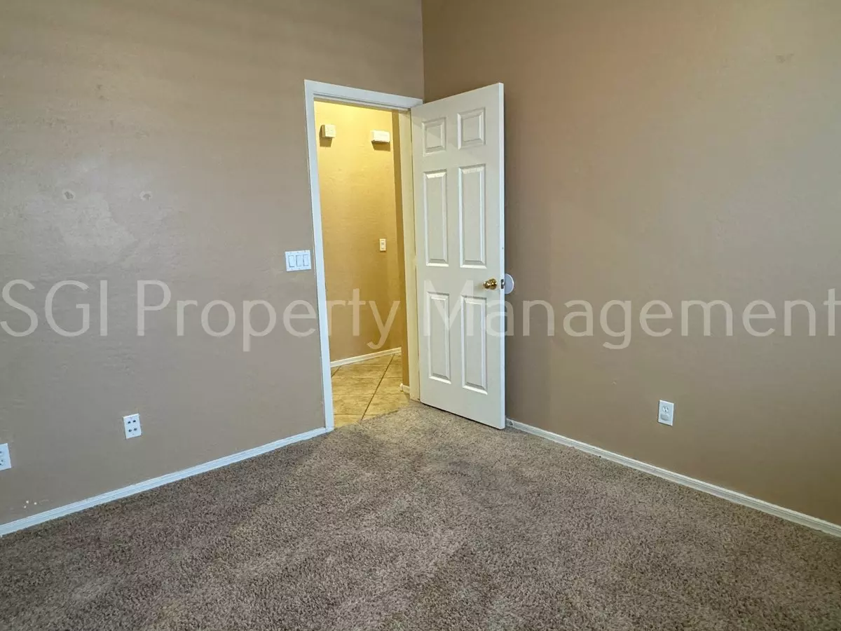 17596 W Lundberg St photo 5