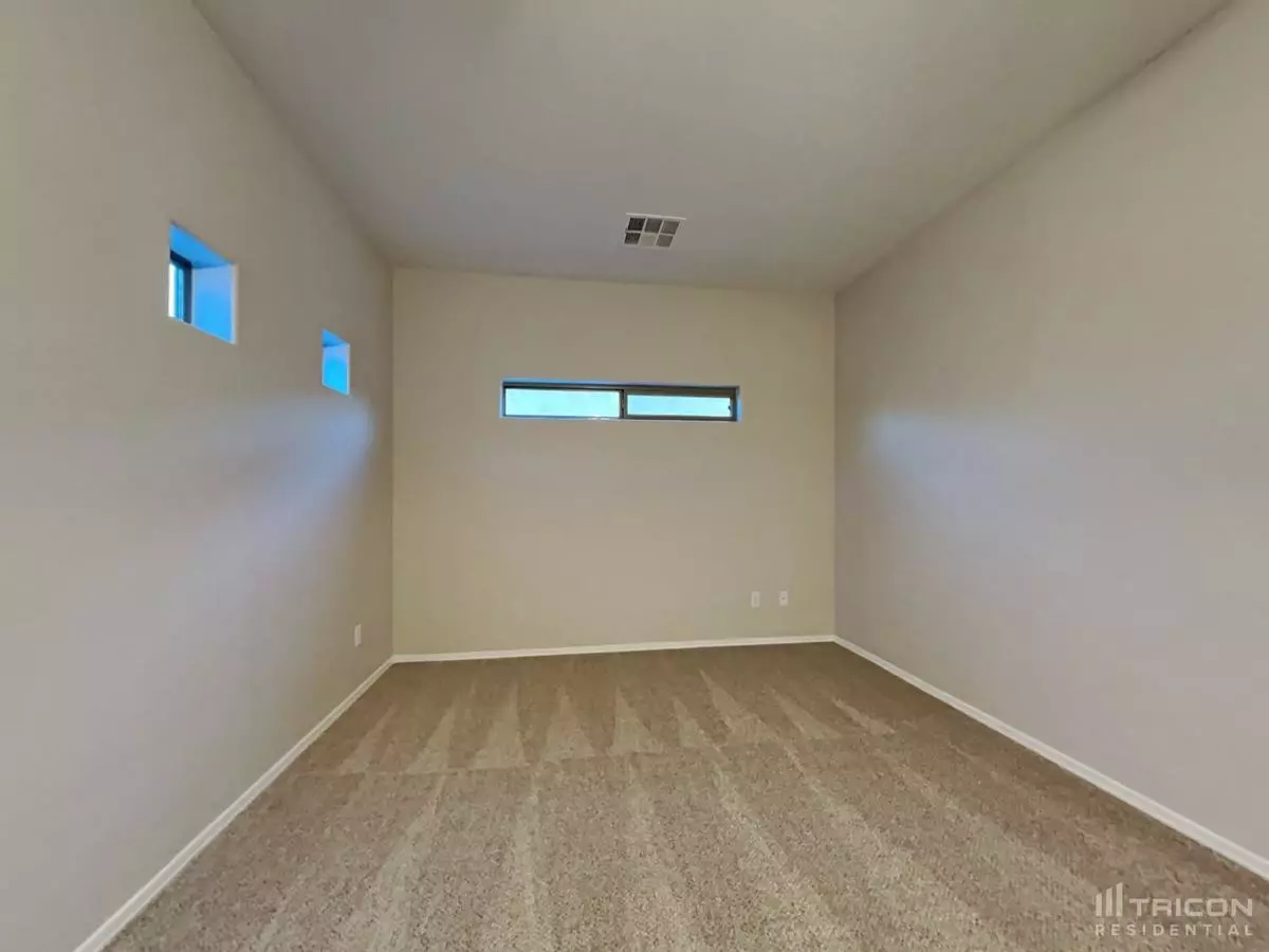 17750 West Banff Lane, Surprise, AZ 85388 photo 5