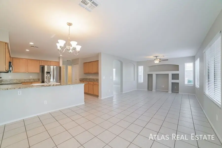 18021 N 147th Dr photo 5