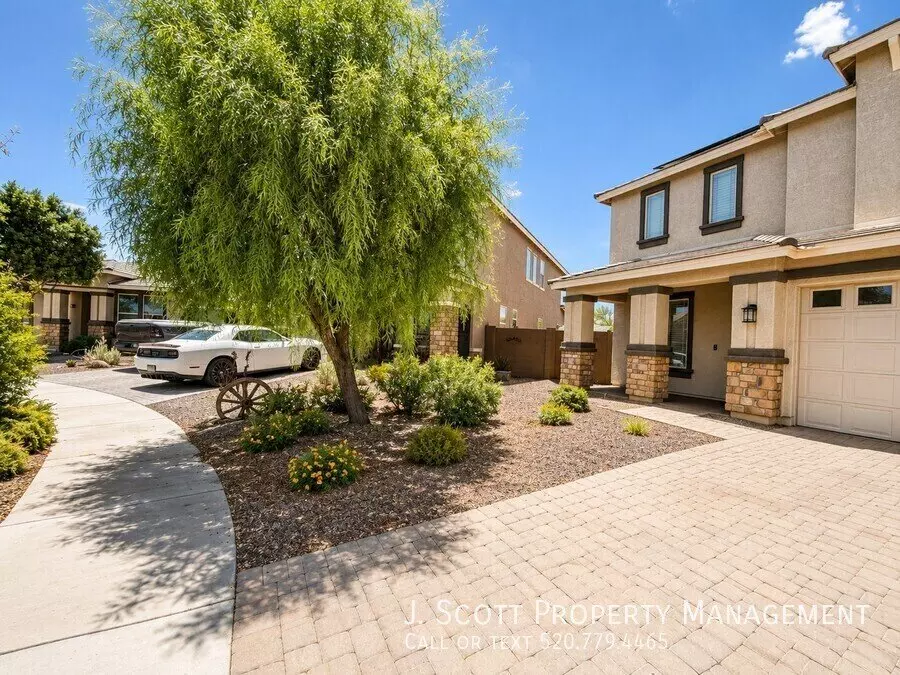 18688 W Mescal St photo 2