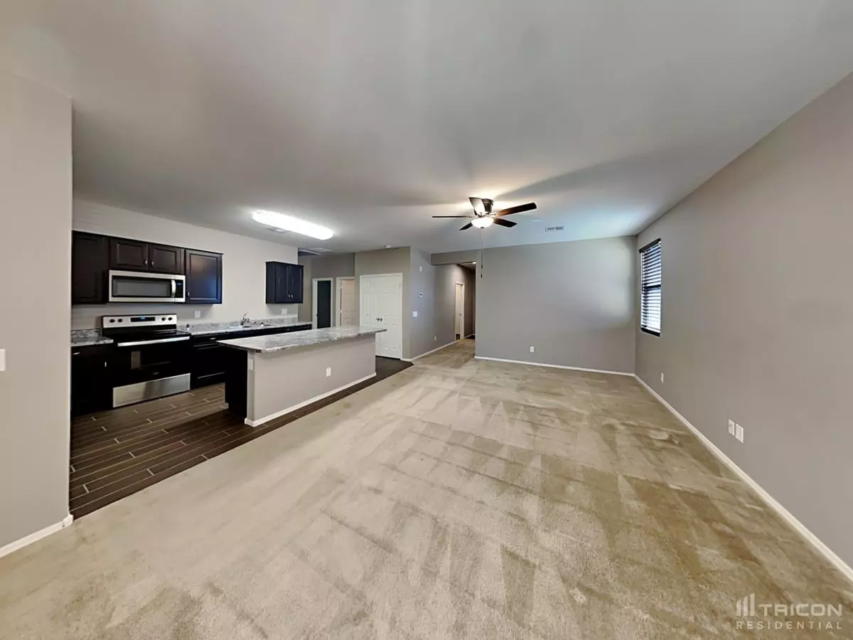 23190 North 175th Lane, Surprise, AZ 85387 photo 2