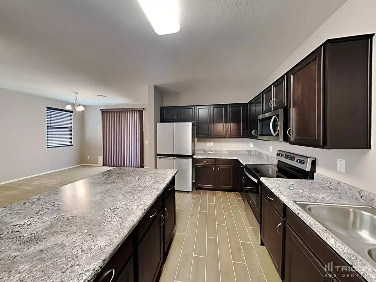 23190 North 175th Lane, Surprise, AZ 85387 photo 3