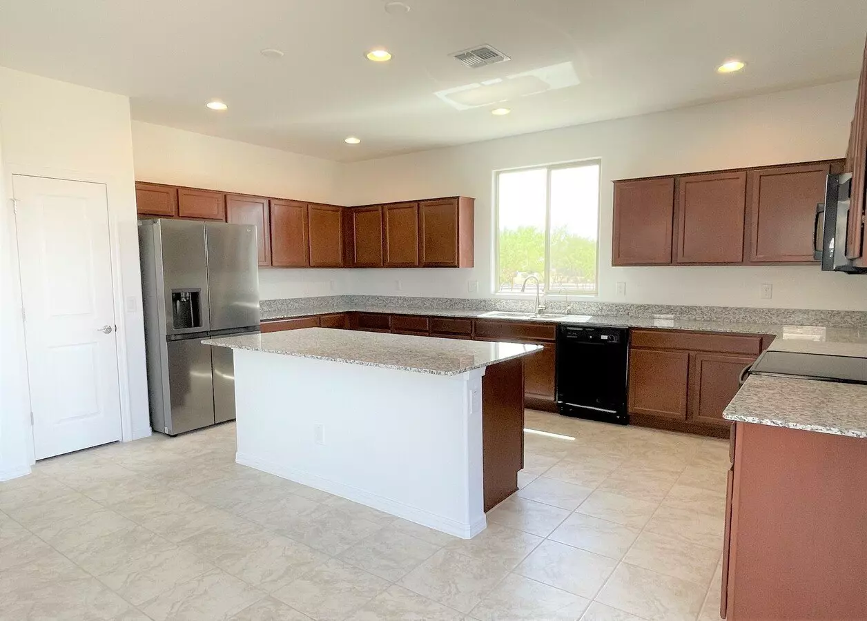 4Bd 2.5ba Brand New Surprise Home W/ Community Pool! photo 3