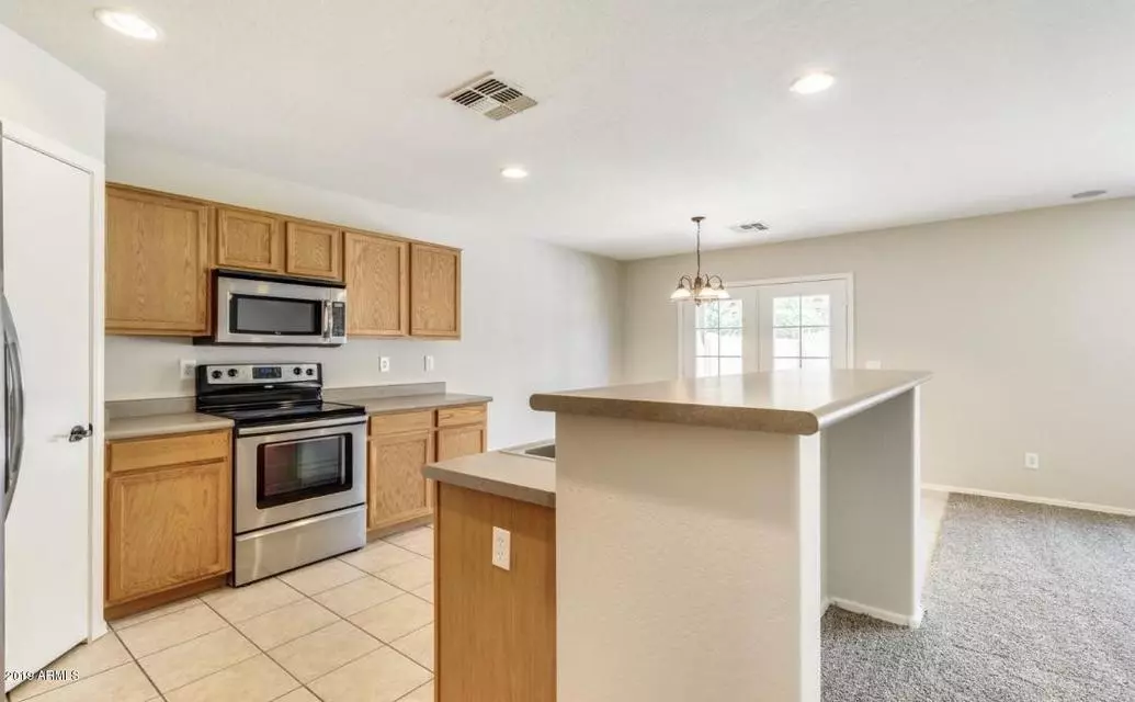 Beautiful 5-bedroom Home In A Prime Location photo 3