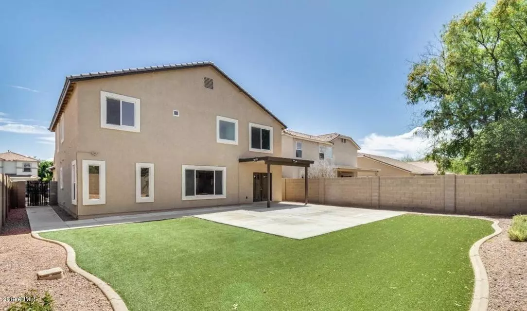 Beautiful 5-bedroom Home In A Prime Location photo 5