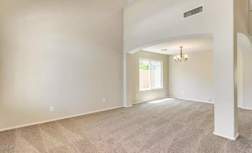 Beautiful 5-bedroom Home In A Prime Location photo 4