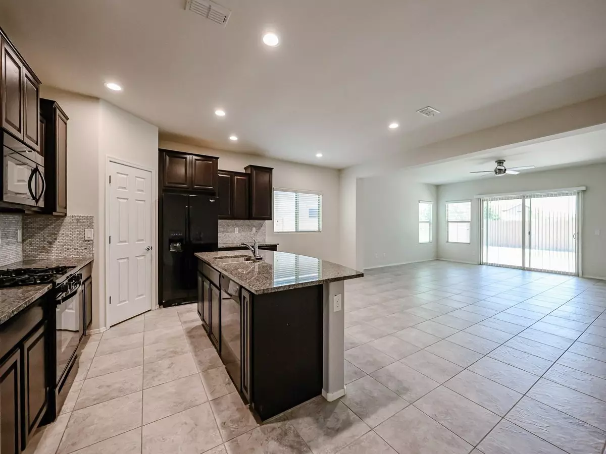 17777 W Maya Way photo 3