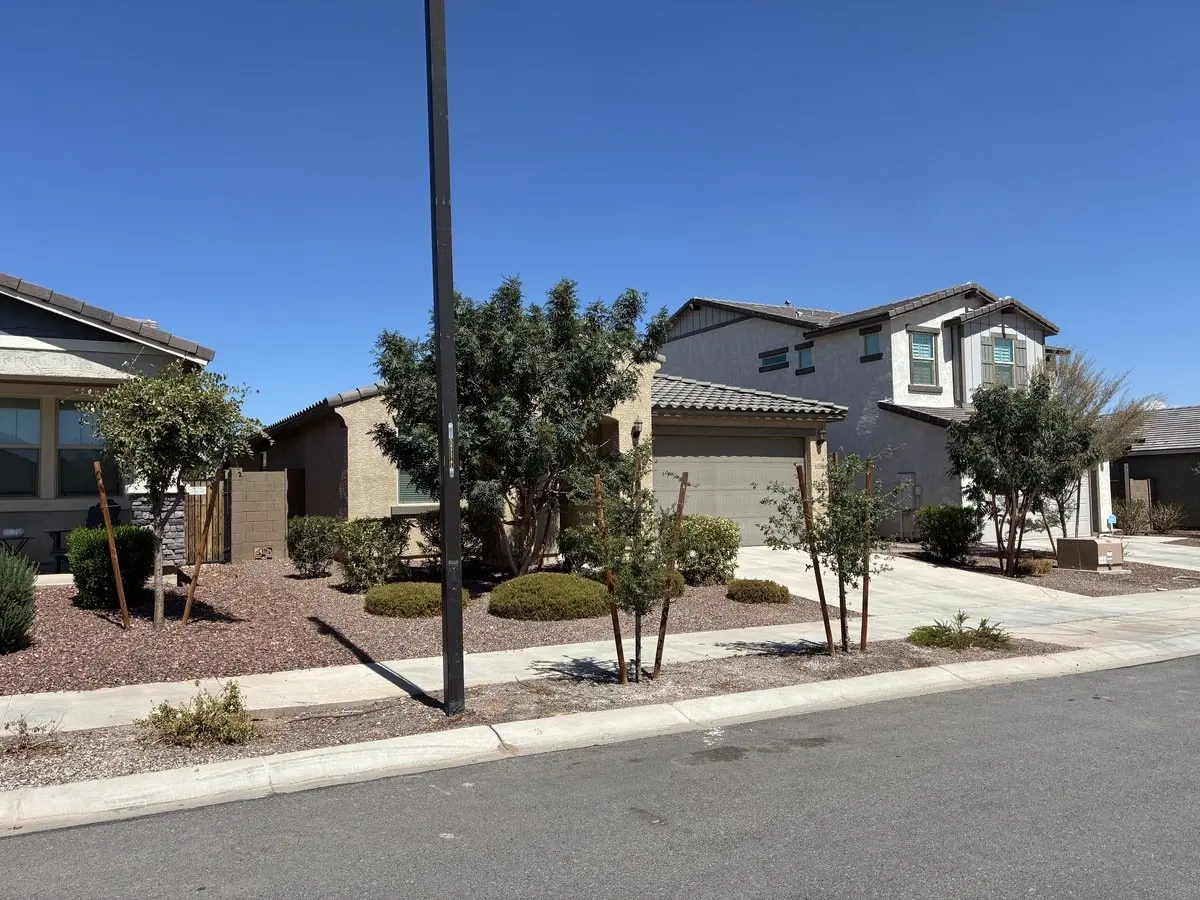 17296 W Valentine St photo 4
