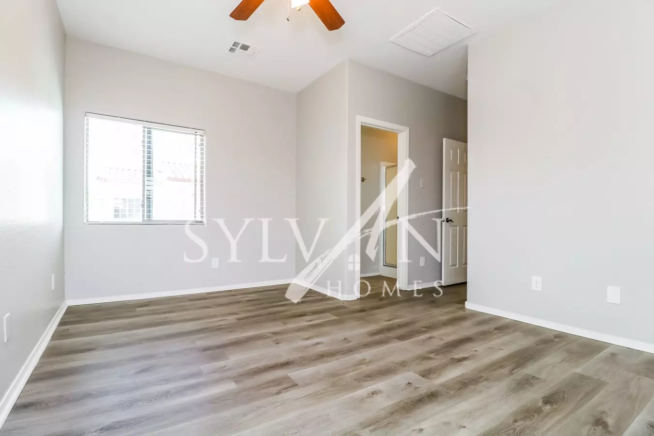 Enjoy The Coziness Of This Darling Home. photo 5