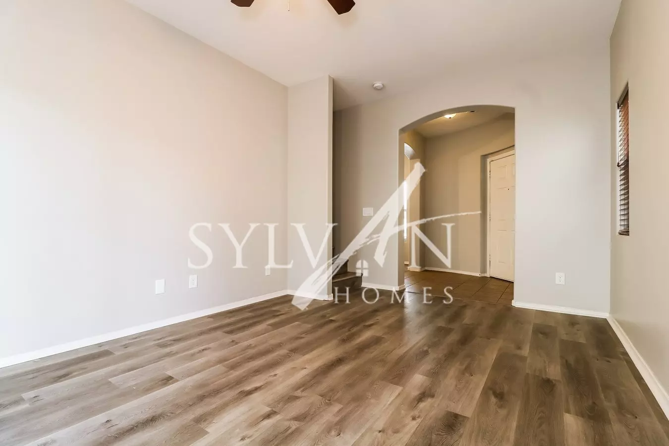 Enjoy The Coziness Of This Darling Home. photo 2