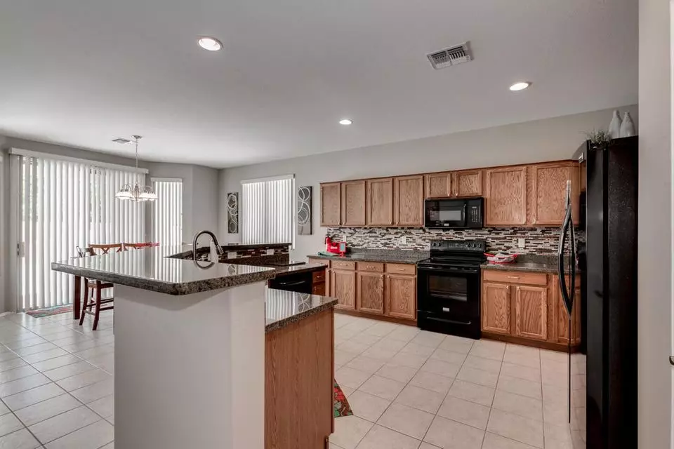 Pristine 3/2 Furnished Vacation Property photo 2