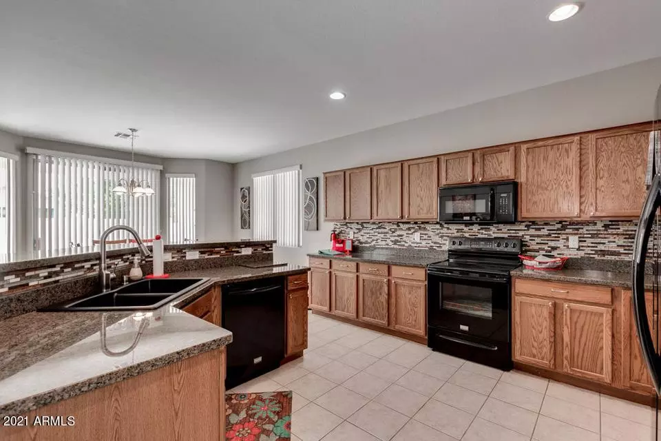 Pristine 3/2 Furnished Vacation Property photo 3