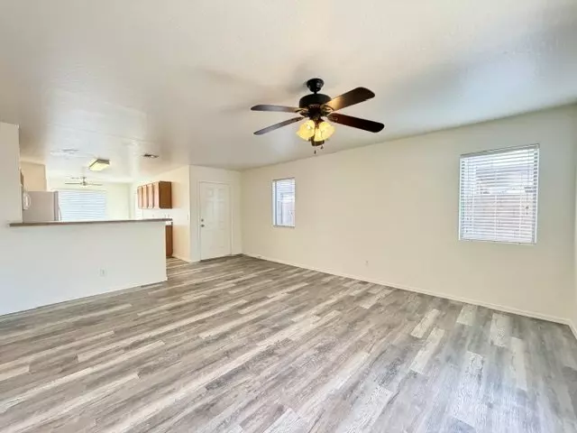 Single Story 3 Bedroom 2 Bath Home In Surprise photo 5
