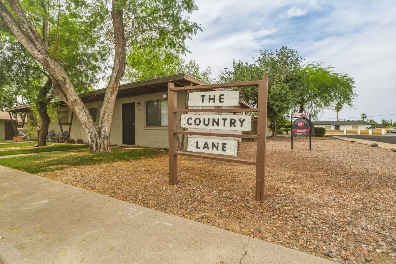 1135 E Harry St photo 4