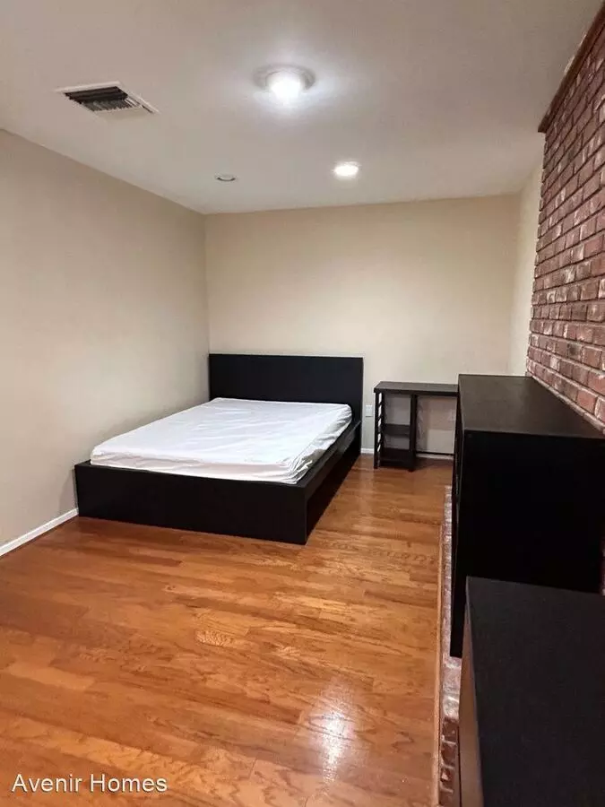 1155 East Geneva Drive - Room 4 photo 4