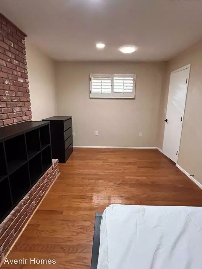 1155 East Geneva Drive - Room 4 photo 3