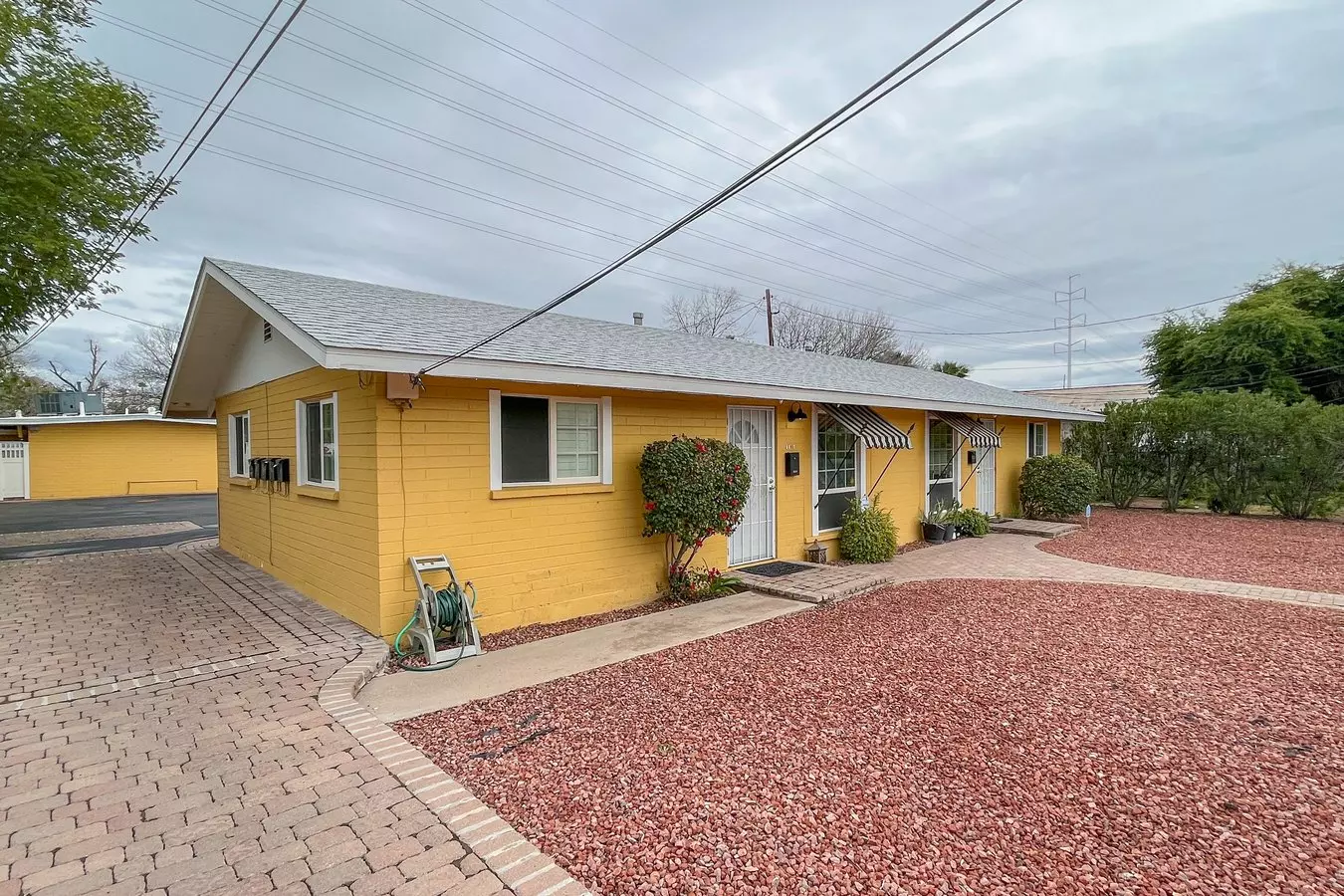 1219 S Farmer Ave photo 4
