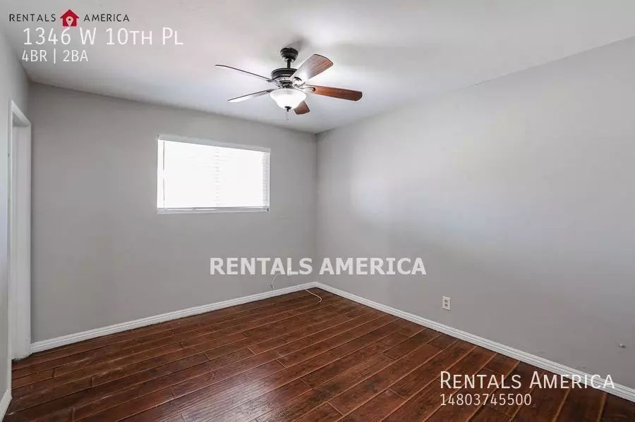 1346 W 10TH Place photo 3