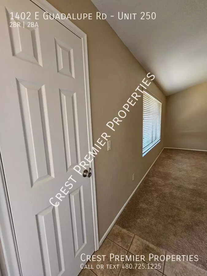 1402 E Guadalupe Rd photo 3
