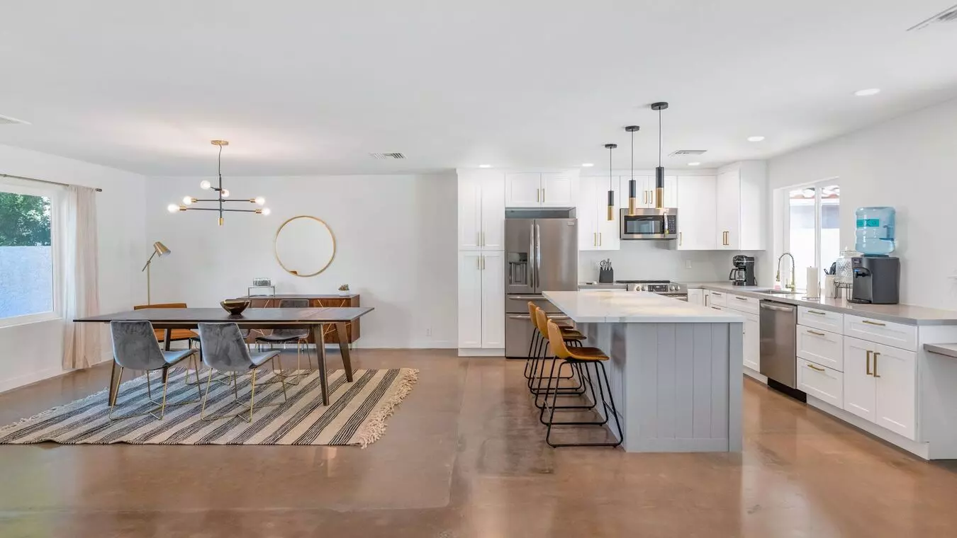 Rates Vary: photo 5