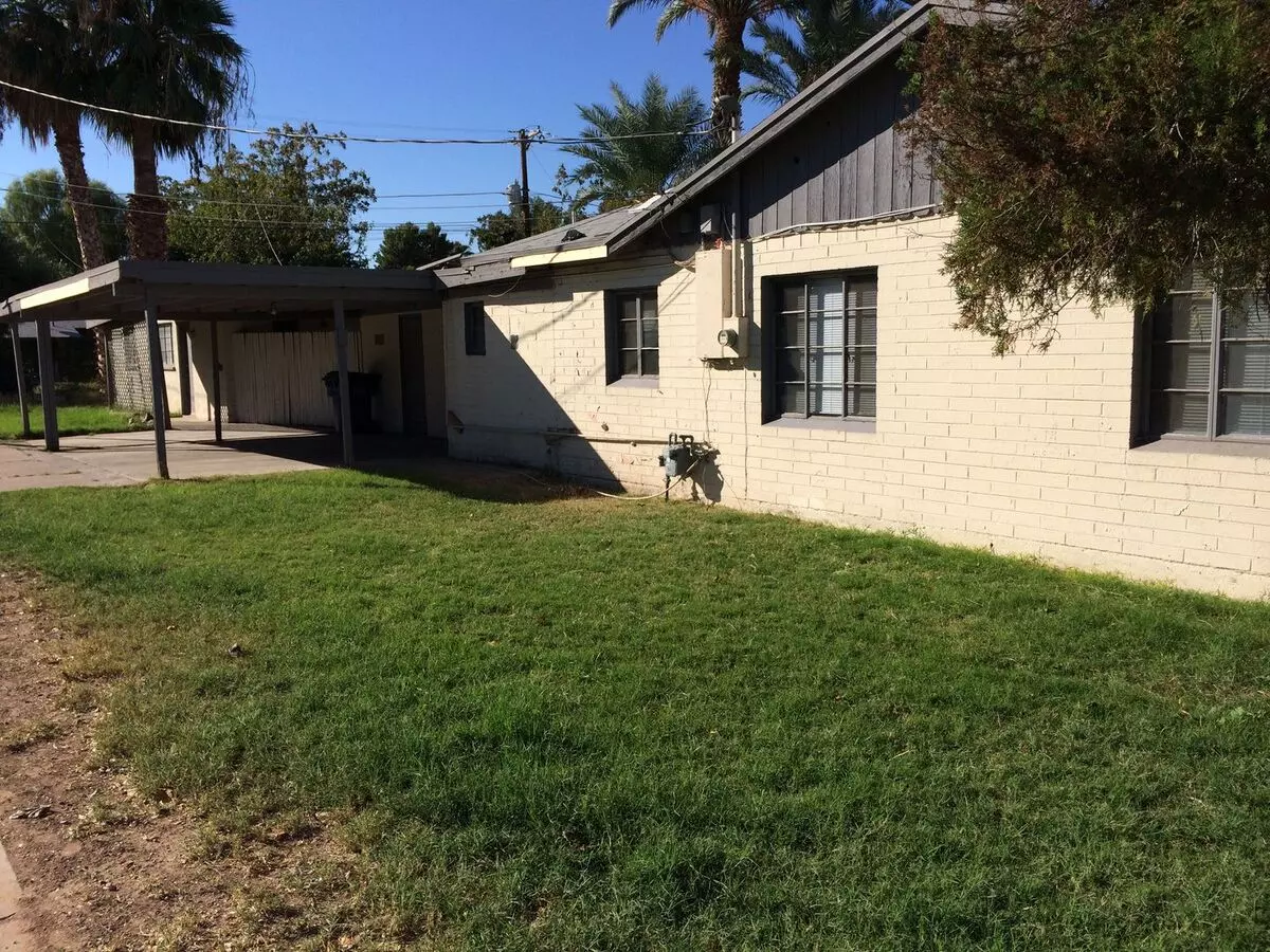 Roomy 6-Bedroom Home with Pool photo 3