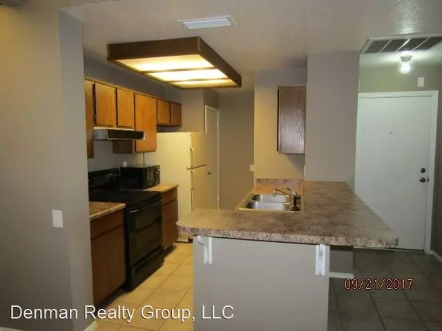 2035 S Elm St photo 4