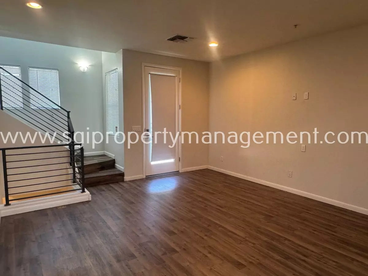 2090 South Dorsey Lane, Tempe, AZ 85282 photo 2