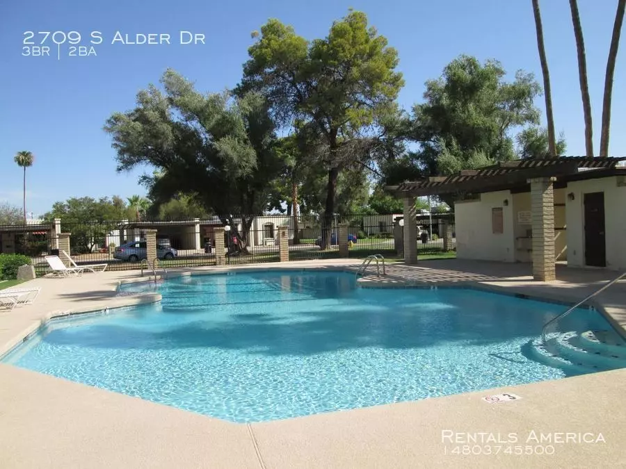 2709 S Alder Dr photo 3