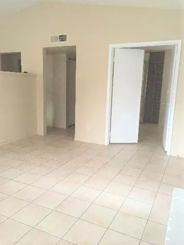 3B 2Ba Tempe Townhome With Community Pool! photo 3