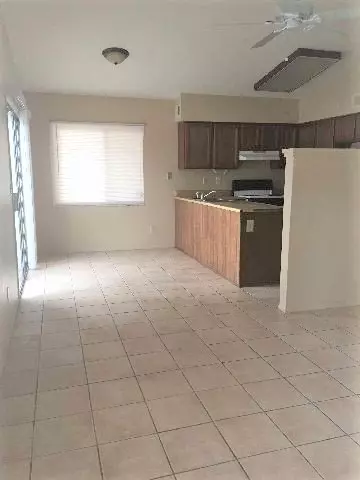 3B 2Ba Tempe Townhome With Community Pool! photo 4