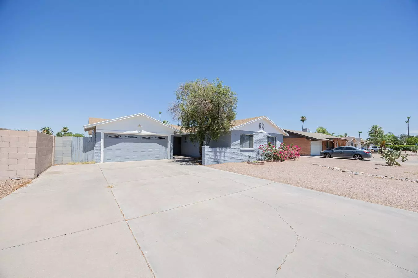 4704 S La Rosa Dr Tempe, AZ 85282 photo 2