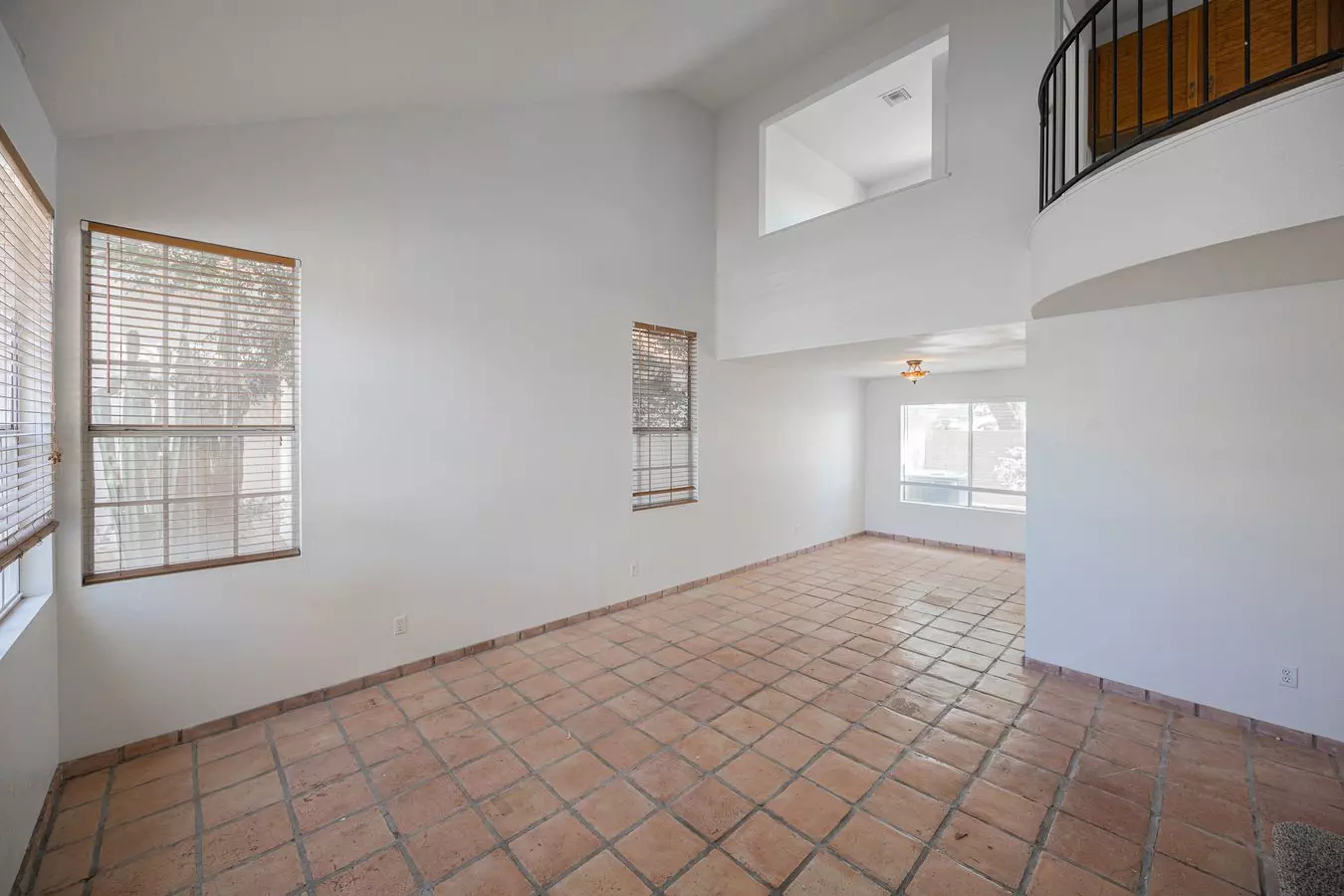 489 W Carmen St photo 5