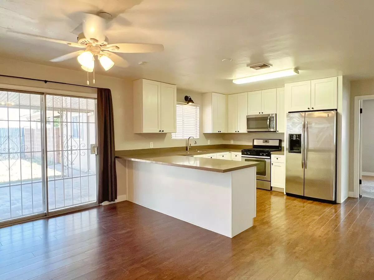 1220 W Romo Jones St photo 5