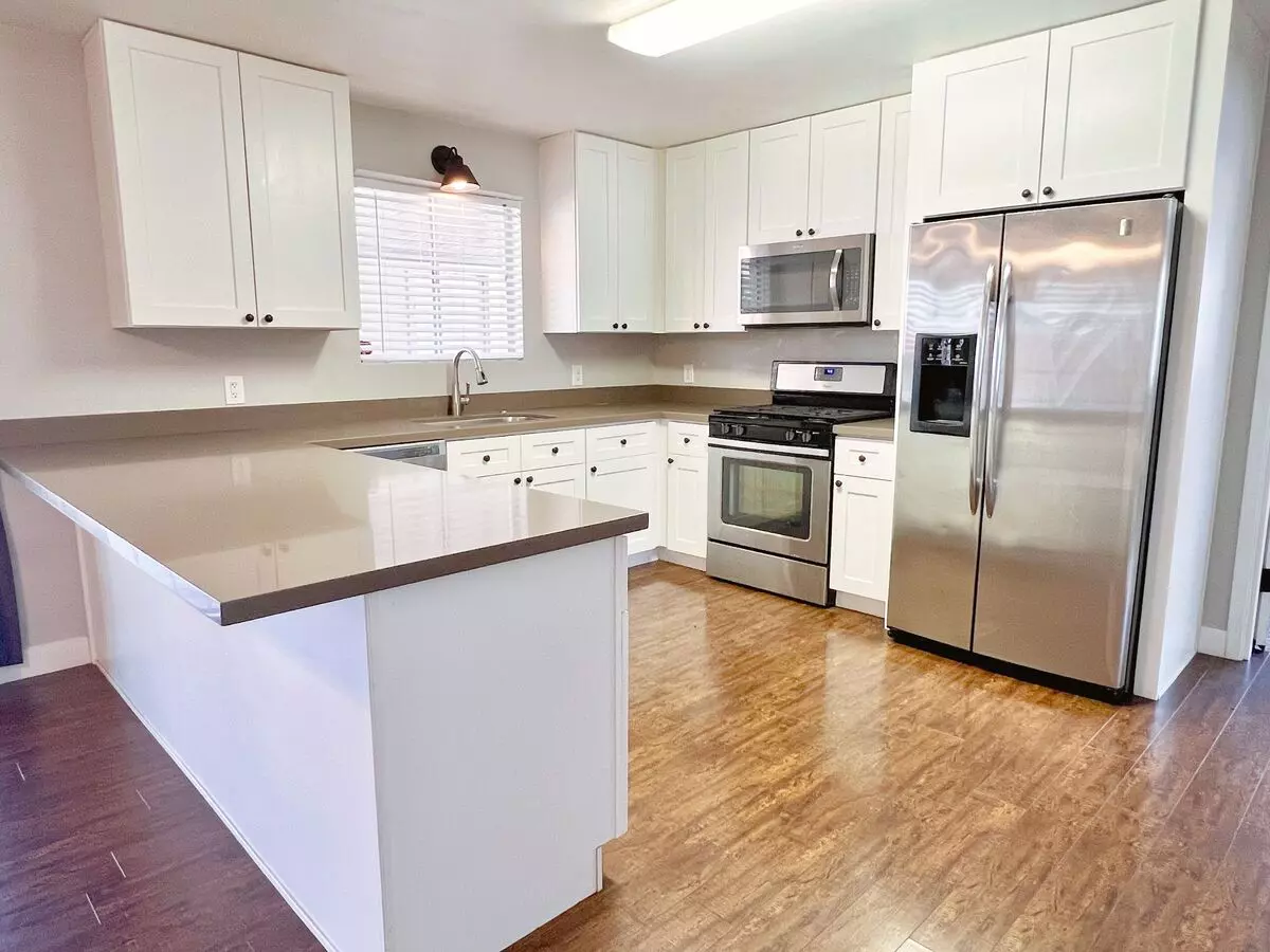 1220 W Romo Jones St photo 3