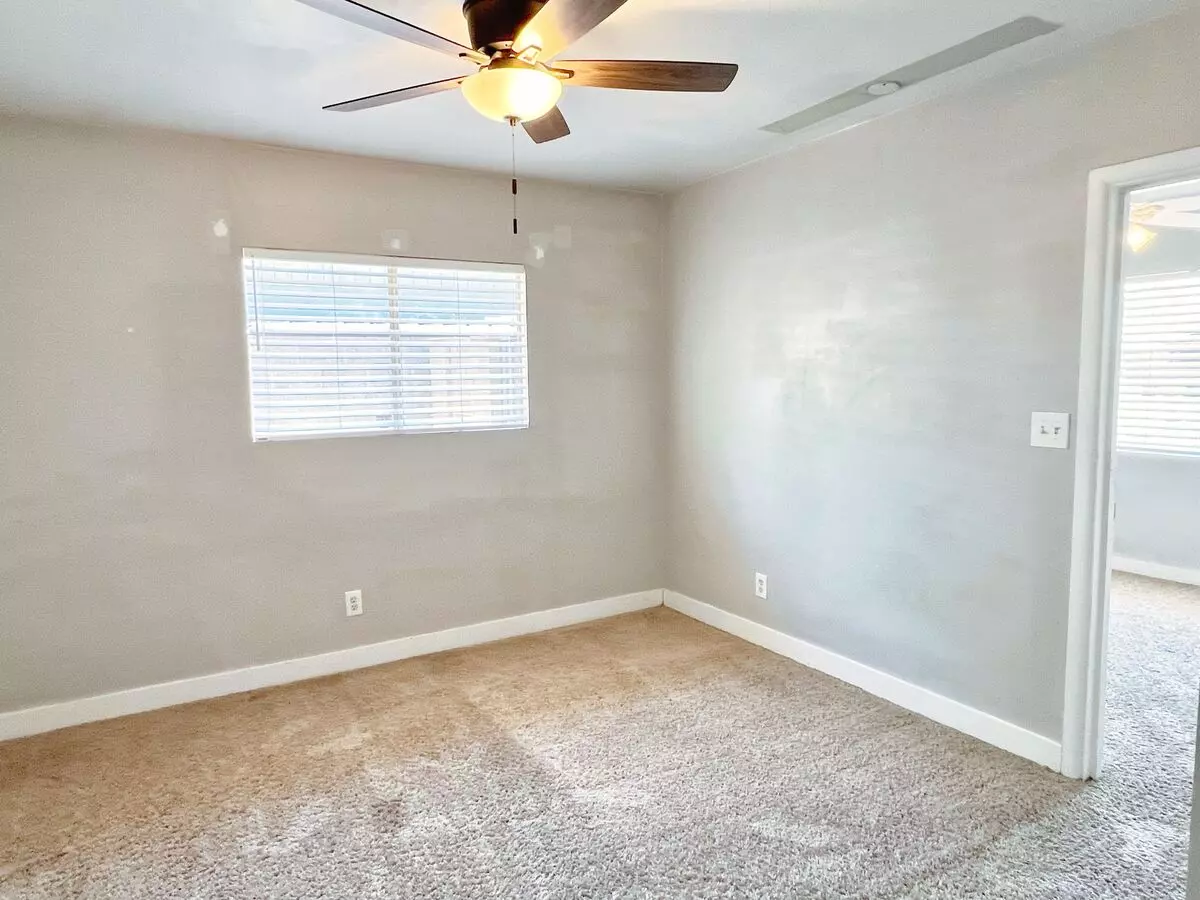1220 W Romo Jones St photo 4