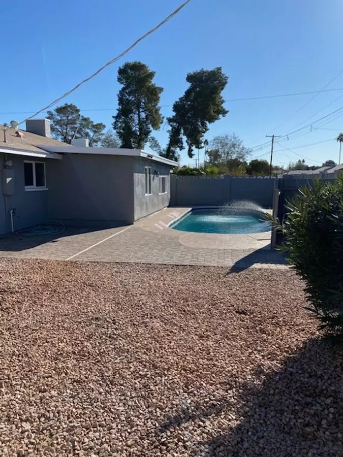 513 East Laguna Drive, Tempe, AZ 85282 photo 2