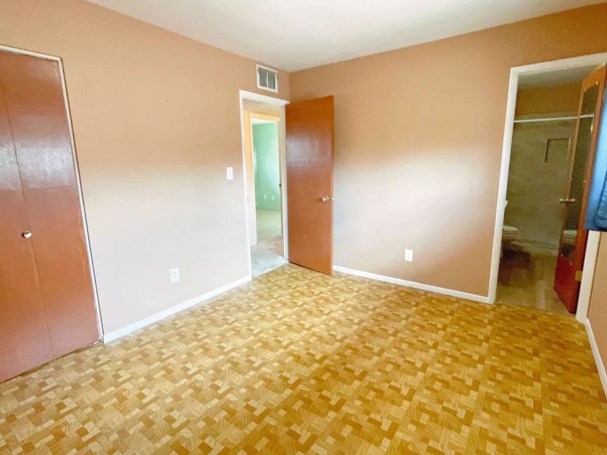 1515 W Huntington Dr photo 5