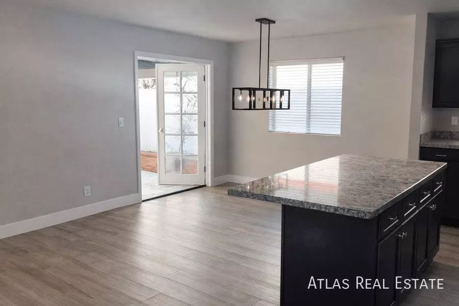528 W La Jolla Dr Tempe, AZ 85282 photo 2