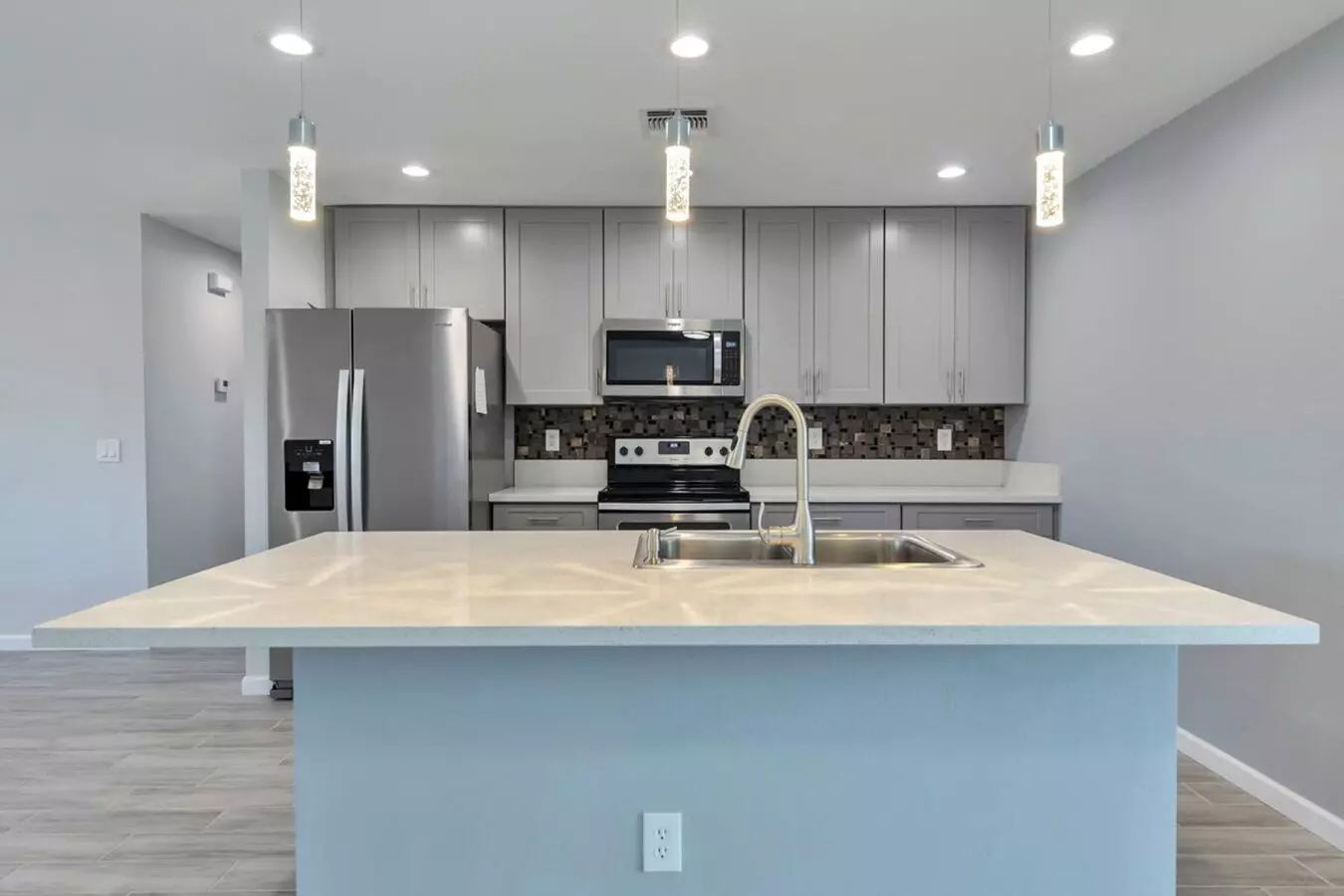 910 E Loyola Dr Tempe, AZ 85282 photo 3